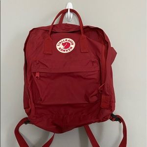 Red Fjallraven Kanken bag